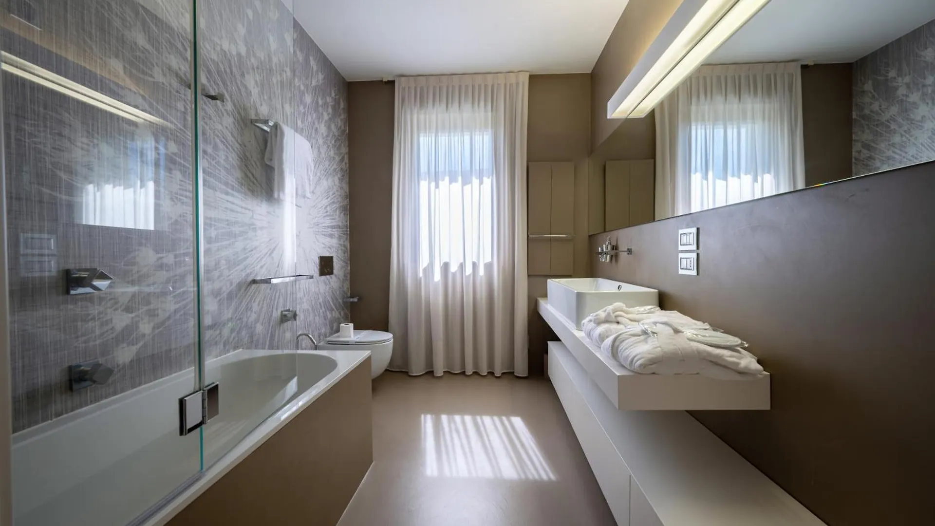 Villa Koi - Where Luxury Meets Serenity Pianello Del Lario