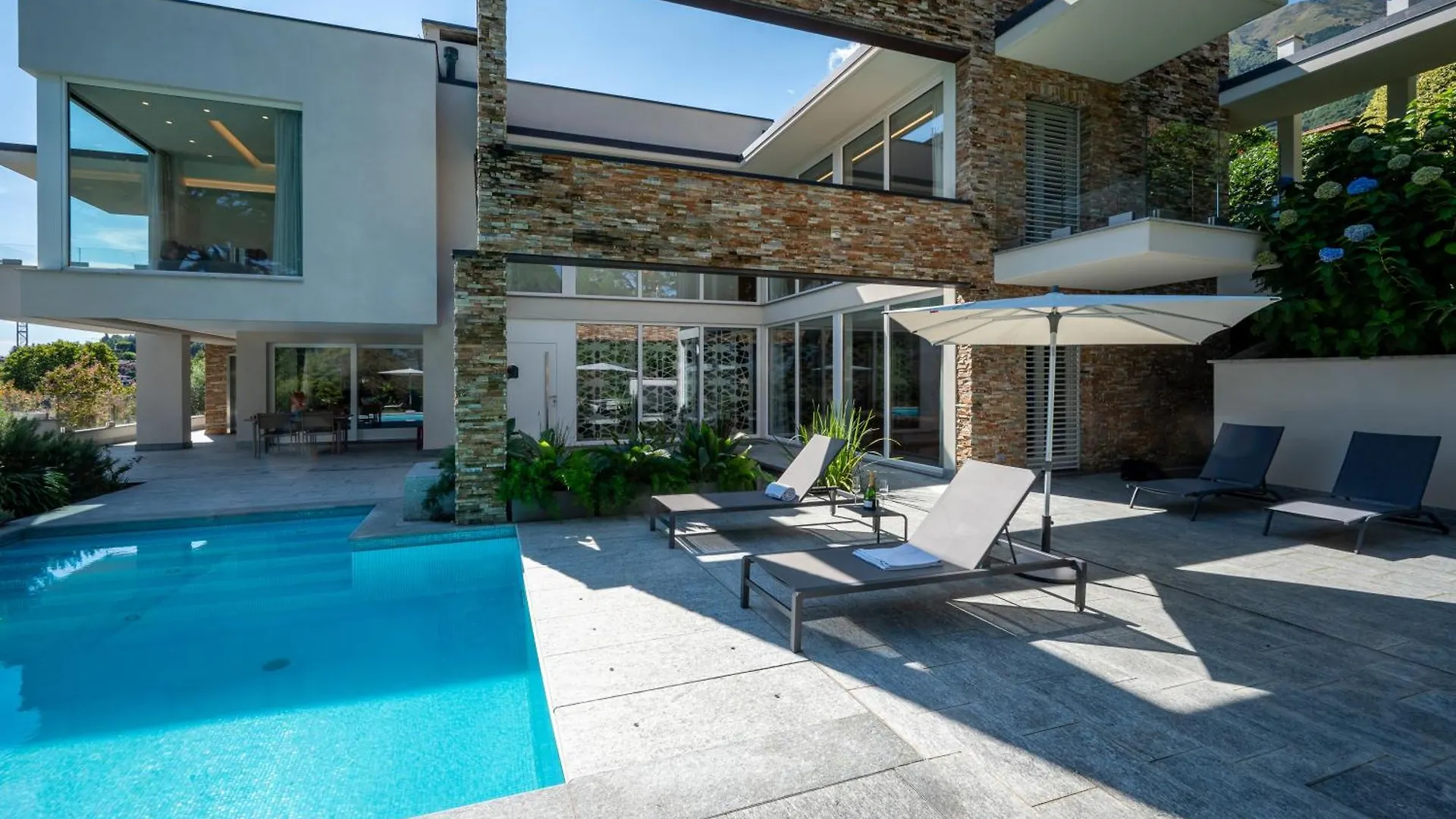 Villa Koi - Where Luxury Meets Serenity Pianello Del Lario